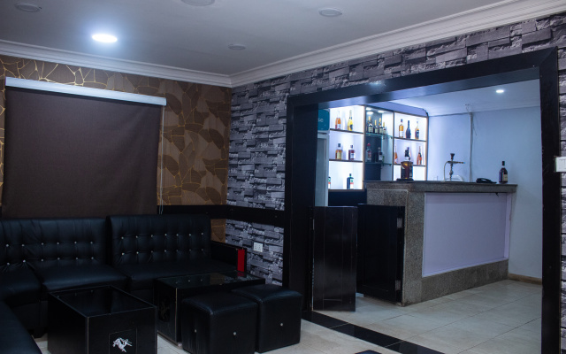 Отель Mayors & Diplomat Suites Opebi