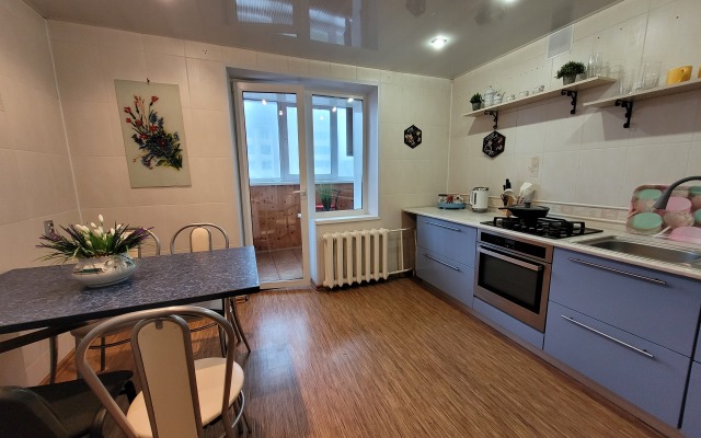 Na Frunze v tsentre Razmeshchenie do 10-ti chelovek Apartments