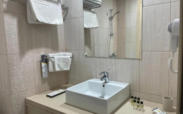 Gloria Deluxe Hotel