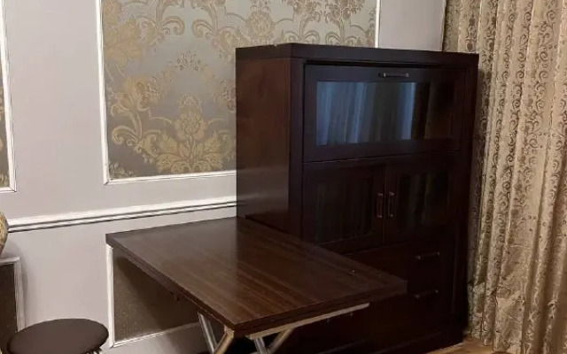 Shikarnaya Trekhkomnatnaya na Michurina Flat