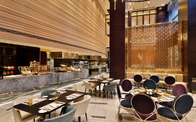 AlRayyan Hotel Doha, Curio Collection by Hilton