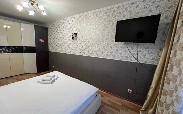 Trekhkomnatnye Apartamenty Lyuks Telmana 42B Apartments