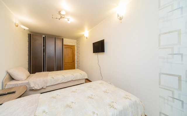 Квартира Уютная Трехкомнатная на Крисанова 27