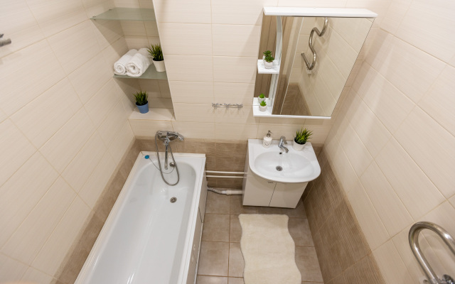 Sutkiufa Na Ulitse Entuziastov Apartments