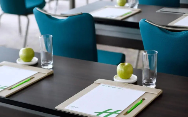 Отель Holiday Inn & Suites - Dubai Festival City by IHG