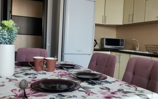 Na bulvare M. Raskovoy (bordo) Flat
