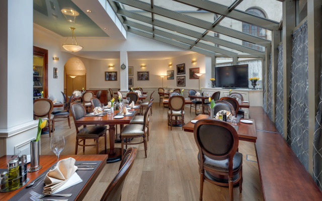 Boutique Seven Days Hotel
