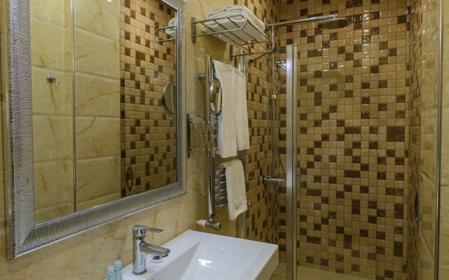 Maestro Hotel