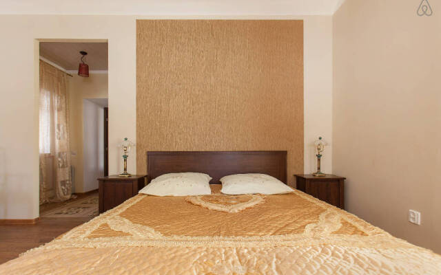Na Kyizyil-Armeiskoy 17A Private House
