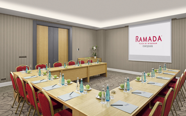 Отель Ramada Plaza by Wyndham Eskisehir