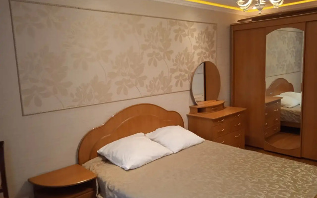 Квартира Суворова 28