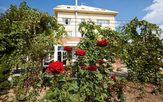 Uyut Tamani Hotel