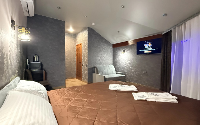 Апартаменты студия 12 Дворик Друзей