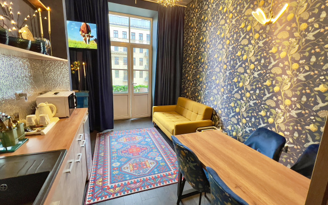 Апартаменты с балконом на Невском