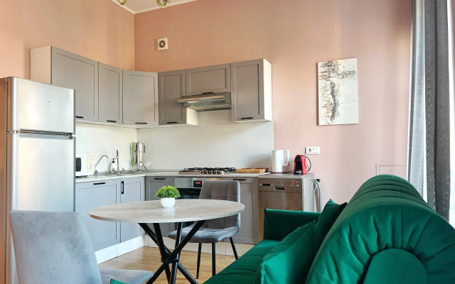 Yevrodvushka u Isaakievskogo sobora Flat