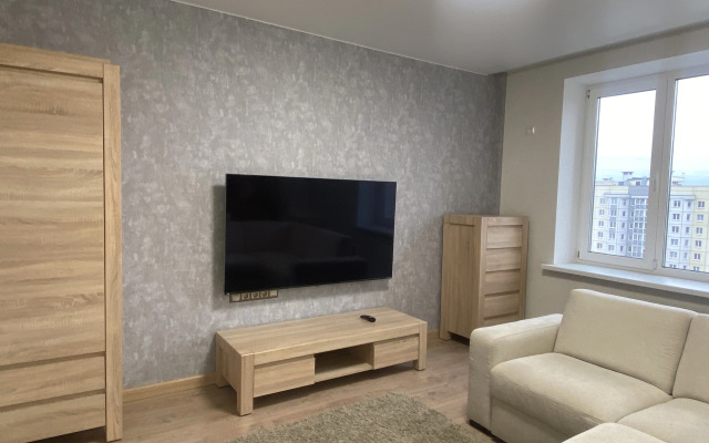 U Metro Grushevka Apartments
