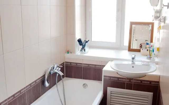 (2-Komnatny) V Tsentpe Na Ploschadi Pevolyutsii Flat