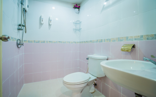 Menulis Coolly House Patong Guest House