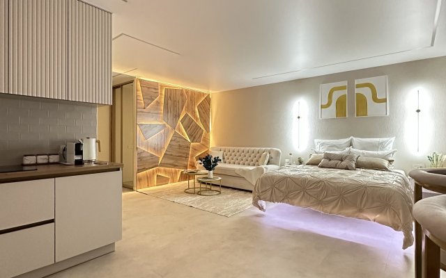 Vyshe Vsekh Flat