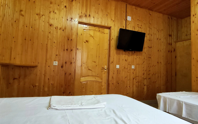 Roksana Guest House