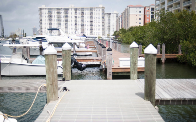 Intracoastal Yacht Club Apart-Hotel