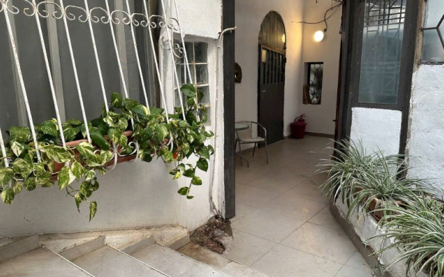 Vintazhnye S Odnoy Spalney I S Bolshim Patio Apartments