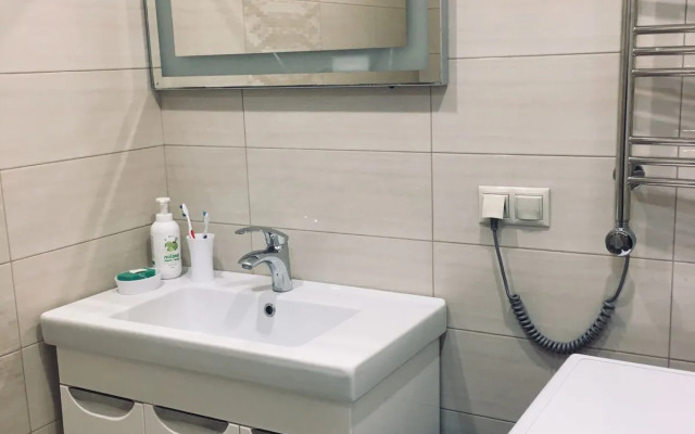 Na Ulitse Uchitelskoy 9 Flat