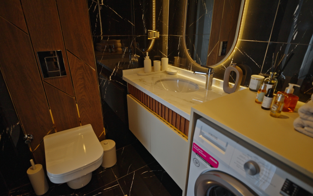 Qoople Legend A40 v 100 Metrakh ot Morya Apartments