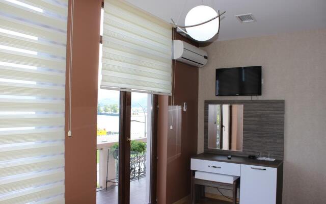 Moni Hotel