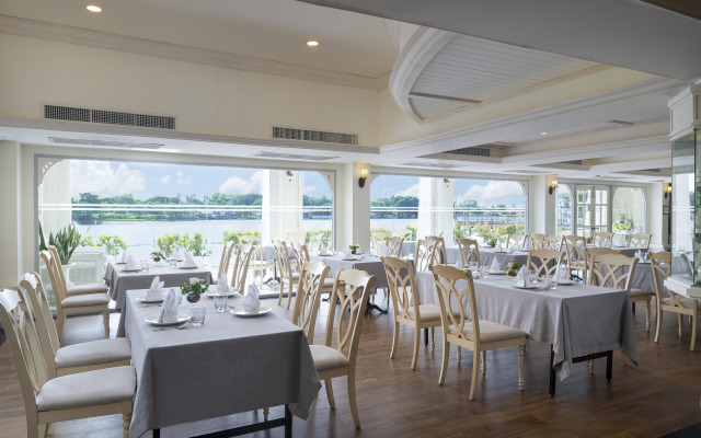 Kalanan Riverside Resort