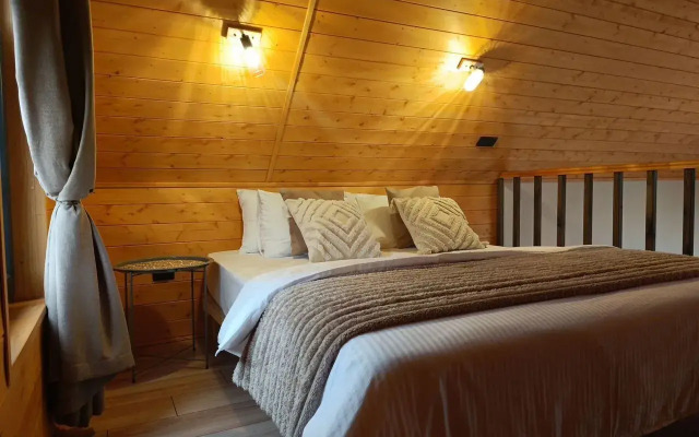 Barnhouse Alena_Aframe Chalet
