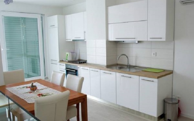 Spacious Beachfront Apartments Tanita