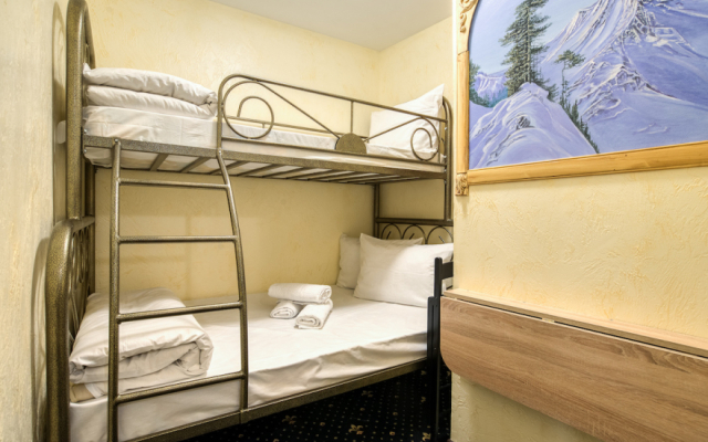Гостиница Винтерфелл на Старом Арбате, Москва, цены от 2790 руб. Сайт 101Hotels.