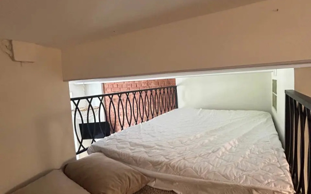U Baltiyskogo Vokzala Flat