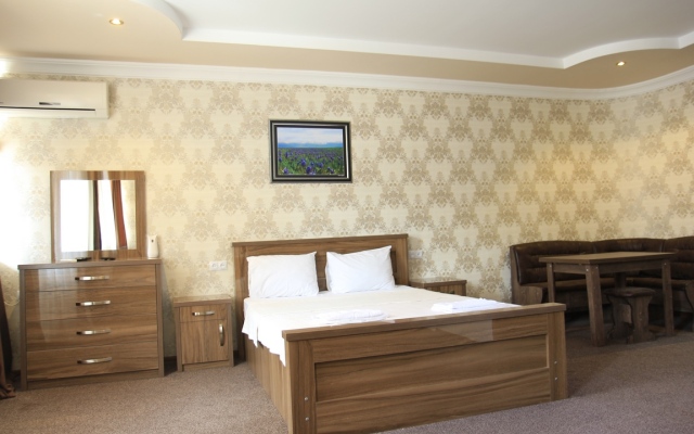 New Palace Shardeni Hotel