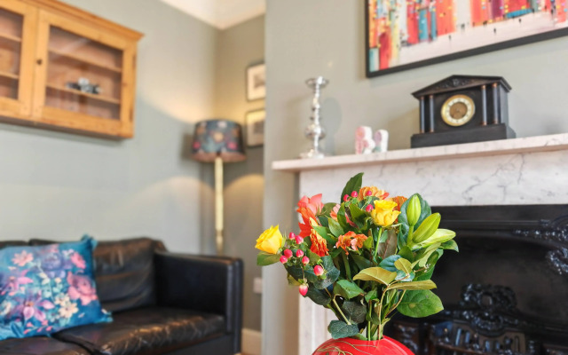 Historic Winchester Apartment