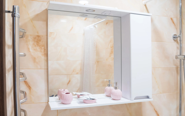 Квартира Просторная Двухкомнатная Natali на метро Пражская