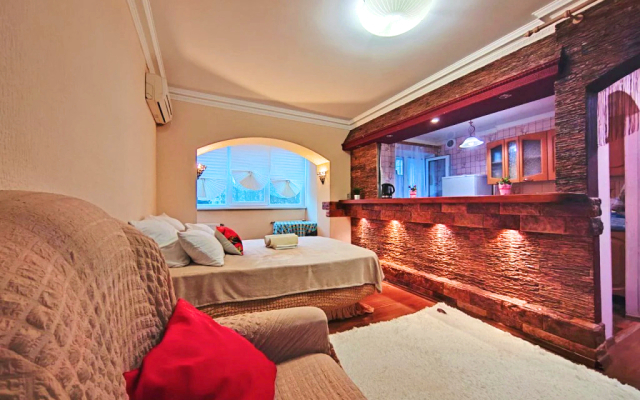 Квартира 2-х комнатная на Жукова 6