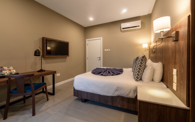 Central Hotel- Ridge