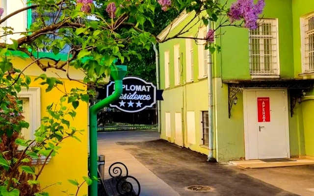 Diplomat Residence Hotel
