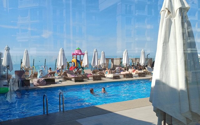 Апартаменты Уютная студия в шаге от пляжа