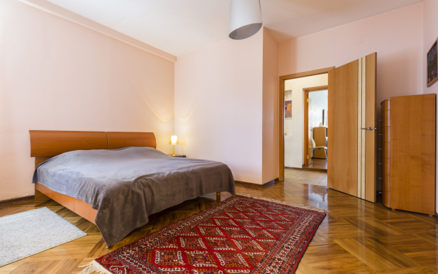 Квартира Malaya Konushennaya 12