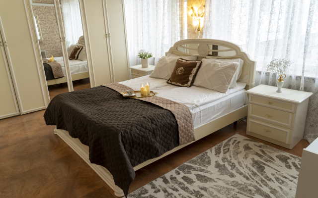 Naprotiv Kremlya Flat