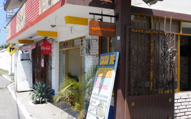 Отель Casa de Huespedes Nayomi By Rotamundos