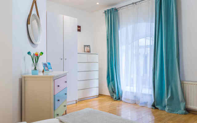 S Saunoy V Samom Tsentre Flat