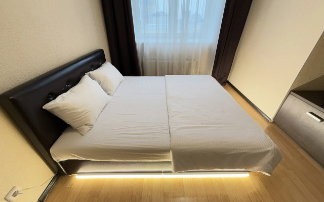 Tut Khorosho Na Surikova 53a 6 Flat