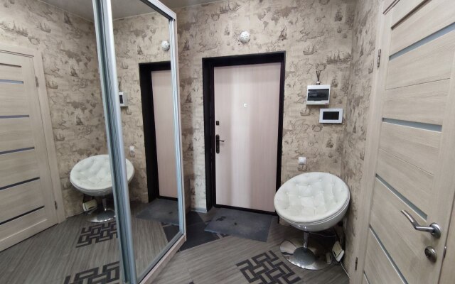 Nochnik na Solnechnom proyezde Flat