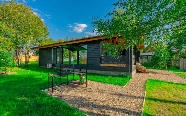 Friends & Family Guest House