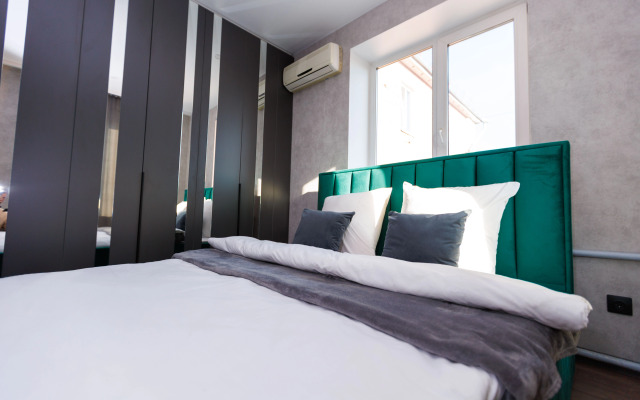 Квартира с видом на собор Александра Невского