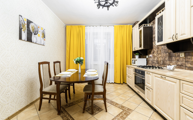 Na Vosem Person Apartments